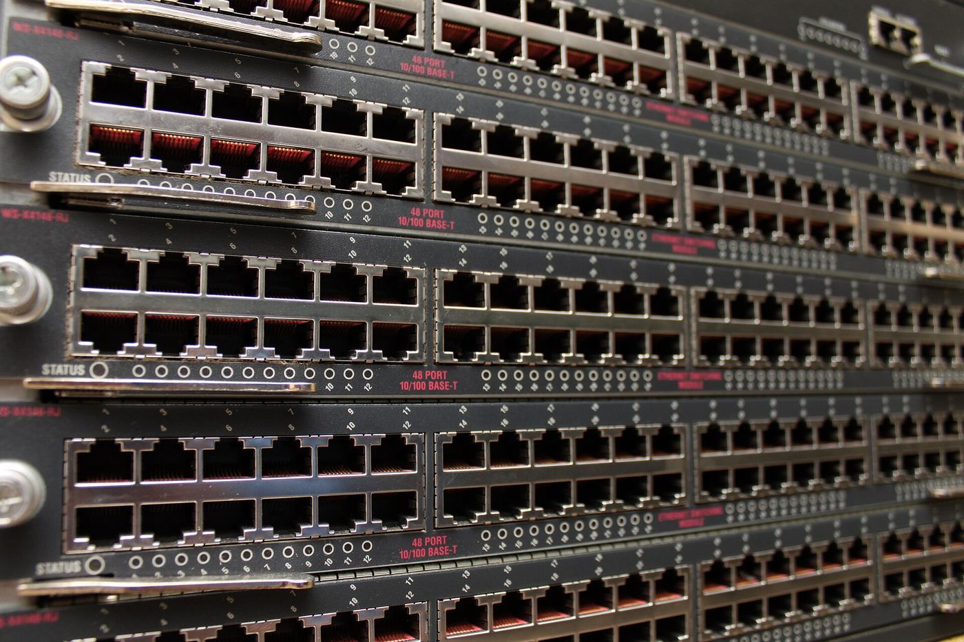 Şəbəkə kommutatorunun RJ45 portları