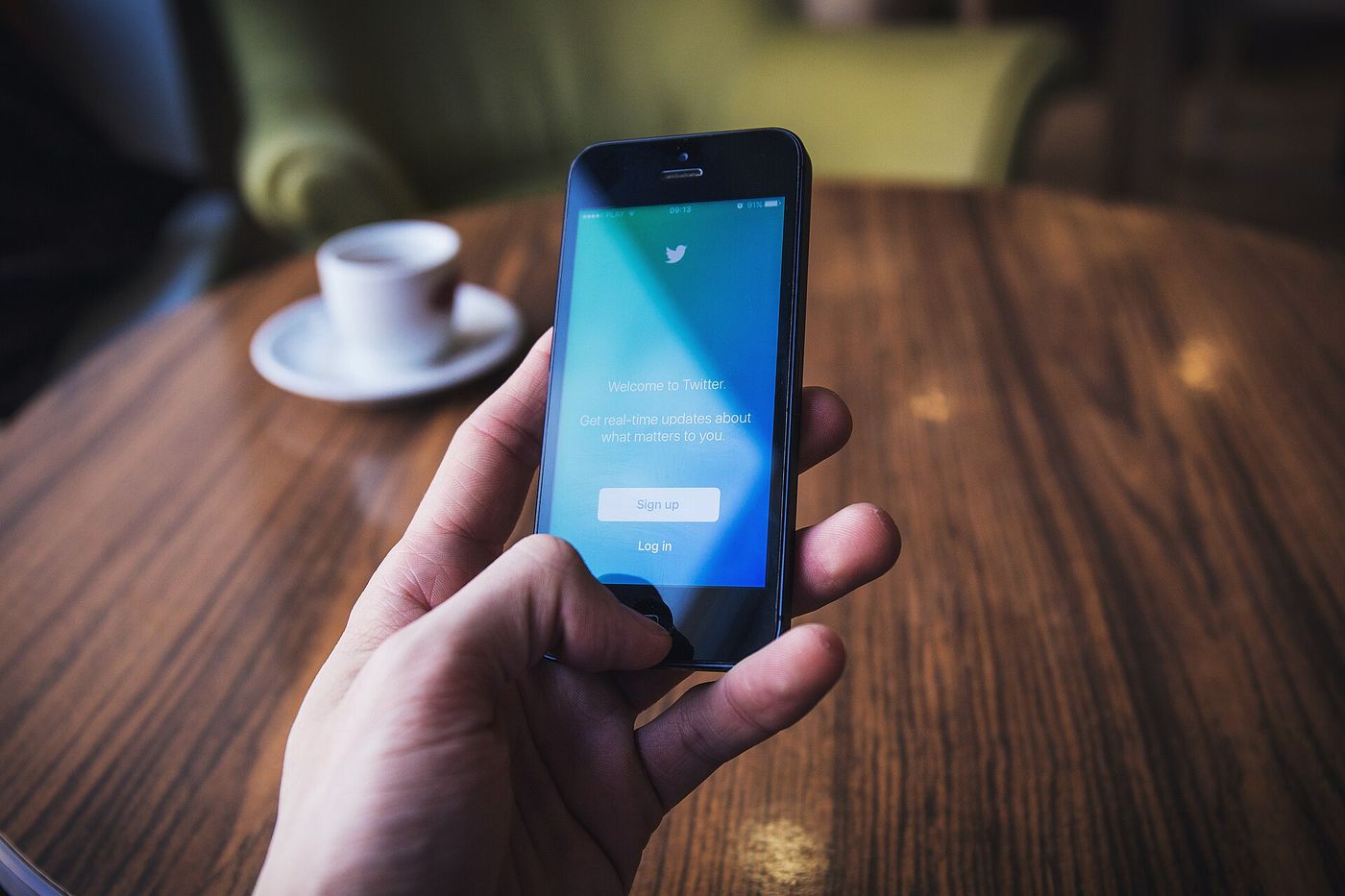 Kafe vitrini üzərində lövhə